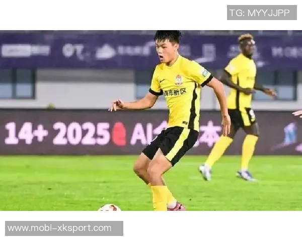 青岛西海岸球员杨希即将加盟上海海港引发关注与期待 青岛西海岸球员杨希即将加盟上海海港引发关注与期待